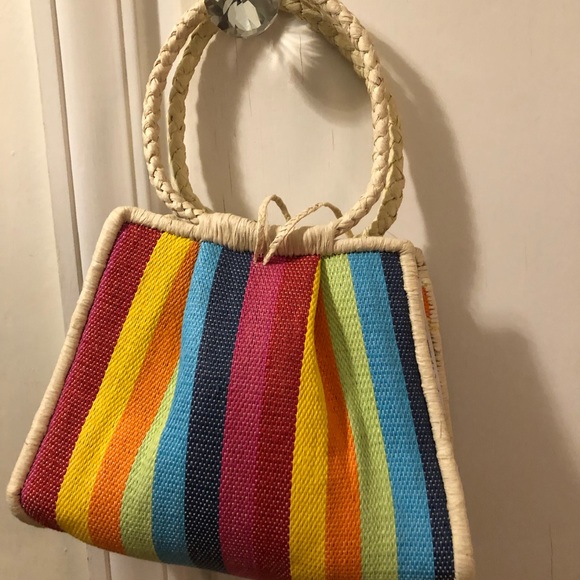 Small woven handbag great for spring and summer - Picture 2 of 2